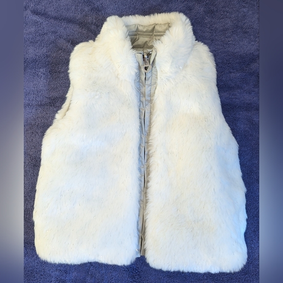 The Children's Place Other - 🎉HP🎉  Children's Place REVERSIBLE Puffer Vest Sparkly Faux Fur/Grey 18Months